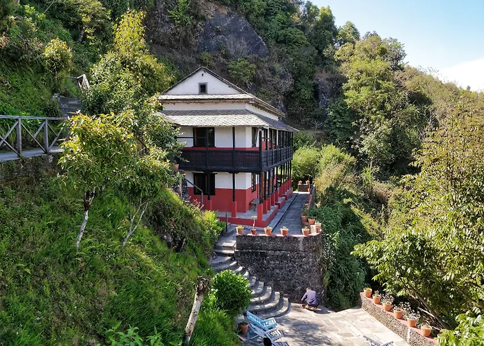Everest Manla Resort
